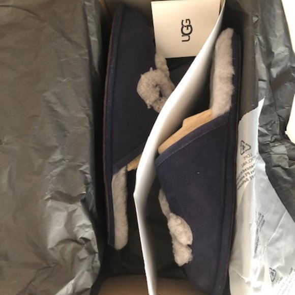 UGG Logo Scuff sheepskin slipper. 3D. Size: 11 - Picture 4 of 11